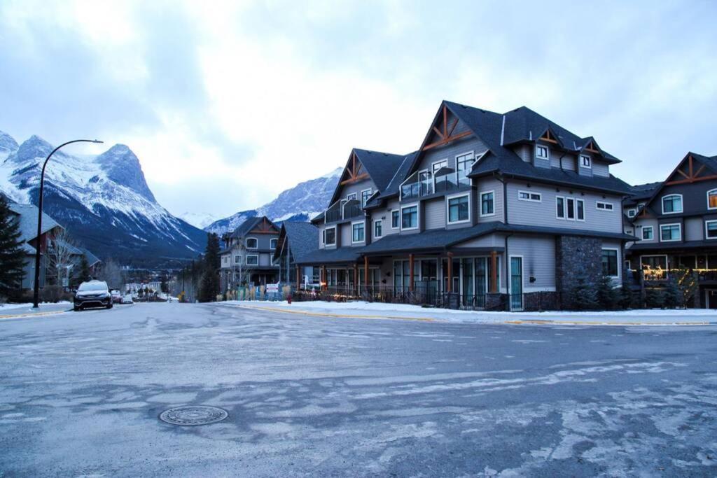 Windtower Queen Bed Suite-ugparking&walking2dt Apartment Canmore
