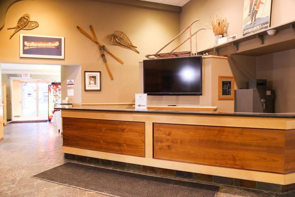 Windtower Queen Bed Suite-ugparking&walking2dt Apartment *