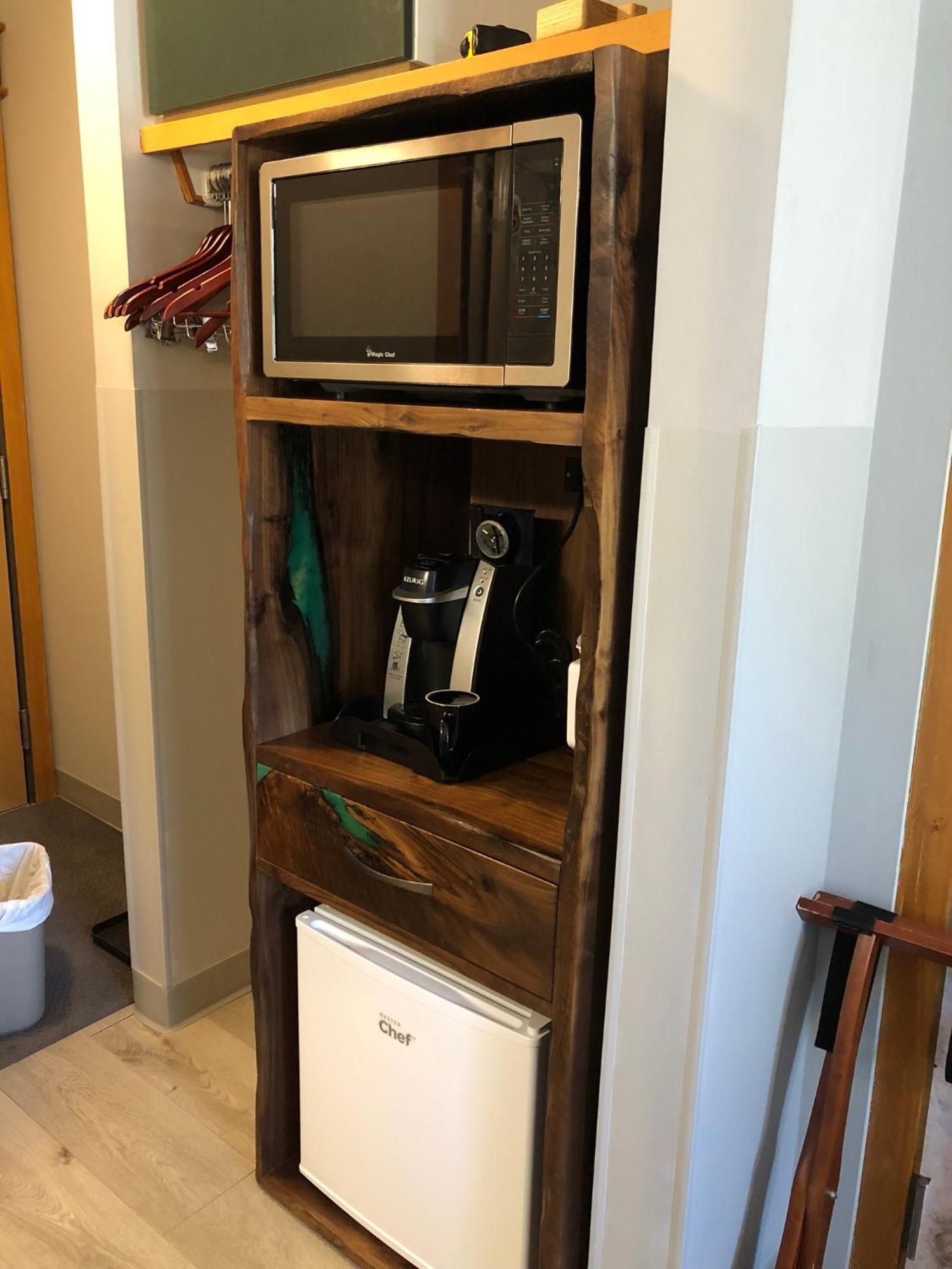 Windtower Queen Bed Suite-ugparking&walking2dt Apartment